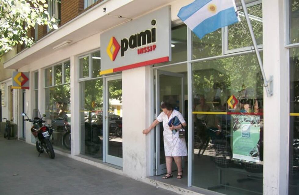 Las ópticas suspendieron la atención a pacientes de PAMI en la provincia por las deudas