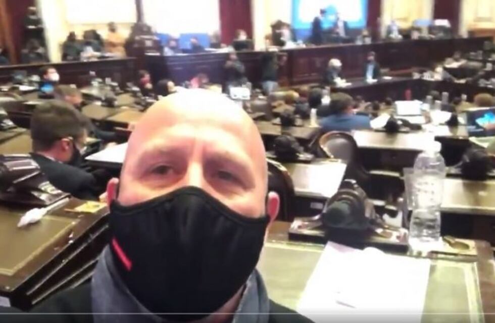 "Me dice que estoy ausente mientras habla conmigo": la denuncia viral del diputado Waldo Wolff contra Sergio Massa