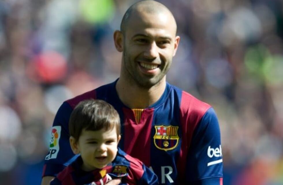 Mascherano compartió una tierna imagen de su hijo mirando el partido