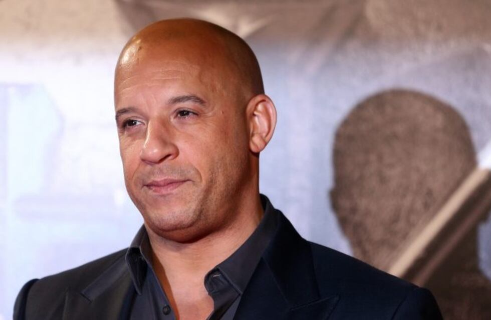 Vin Diesel parodió semidesnudo una muestra de arte y se volvió viral