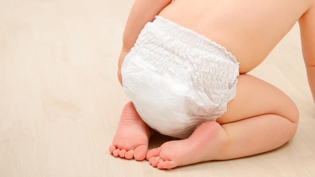 Mató a golpes a su bebé porque ensució el pañal: dijo que se había caído del trampolín