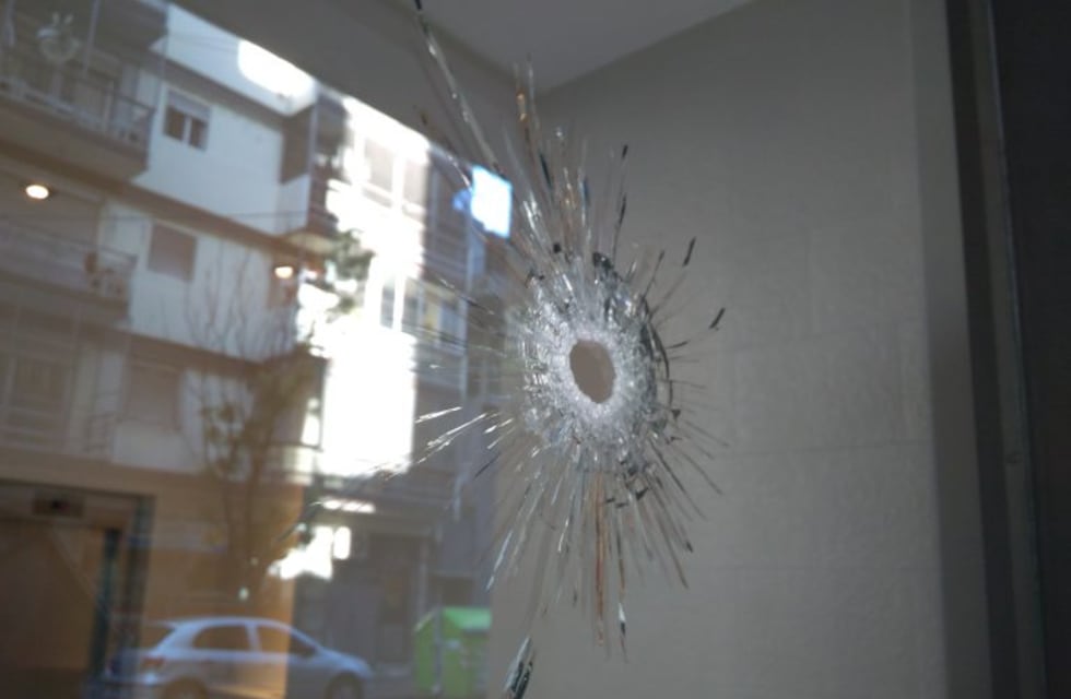 Abogados en la mira: balearon el edificio de un defensor de "Los Monos"