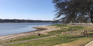 Costanera del lago San Roque\u002E Foto: VíaCarlosPaz