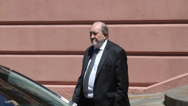 BUENOS AIRES, 27/01/2016, EL GOBERNADOR CARLOS VERNA SE RETIRA DE LA CASA DE GOBIERNO LUEGO DE LA REUNION CON ROGELIO FRIGERIO. FOTO:DYN/TONY GOMEZ. buenos aires carlos verna gobernadora de la pampa llegada casa de gobierno encuentro con el ministro del i