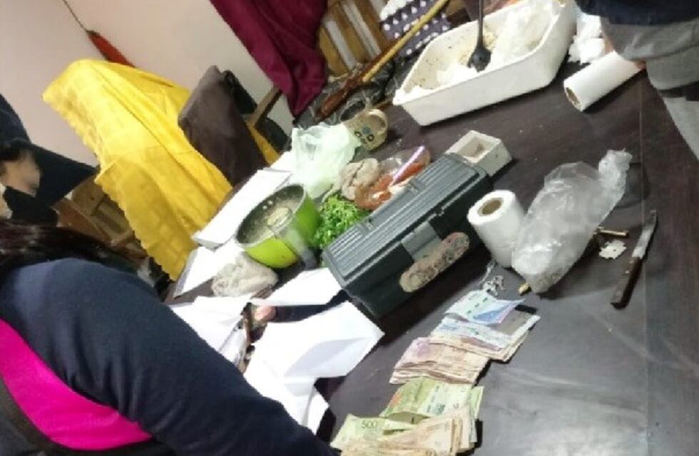 Secuestran drogas, autos, aves exóticas y dinero en efectivo