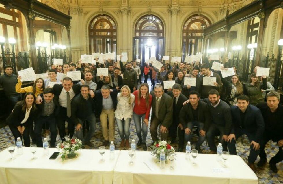 Nueva entrega de créditos a jóvenes emprendedores