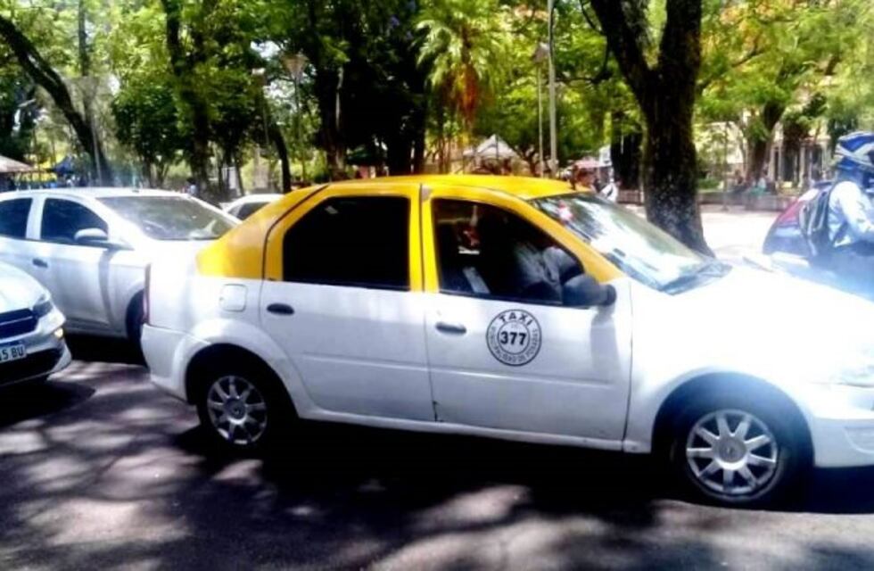 Limpiaron y desinfectaron 150 taxis en un operativo municipal en el Tramo IV de la Costanera