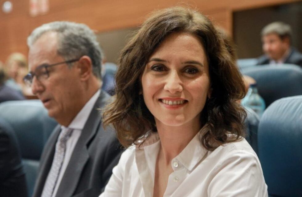 Tosió en una entrevista y aseguró que era alergia: tenía coronavirus