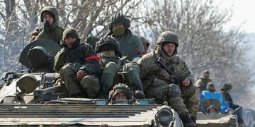 Soldados rusos comienzan a avanzar sobre la región del Donbás. En un frente de 480 Km, 80 mil miembros del ejército apuntan a llegar en los próximos días.