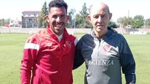 Ricardo Bochini y Carlos Tévez. Remarcó que para Independiente el partido del lunes con Talleres es una final (Gentileza).