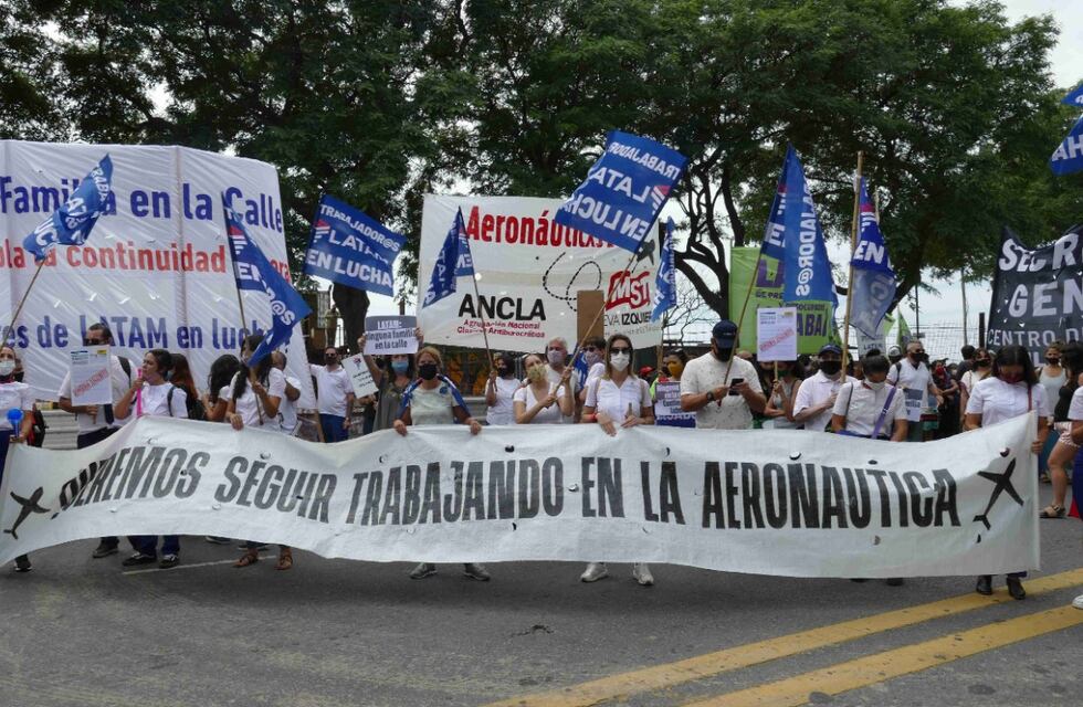 Trabajadores despedidos de Latam realizaron una protesta en Aeroparque