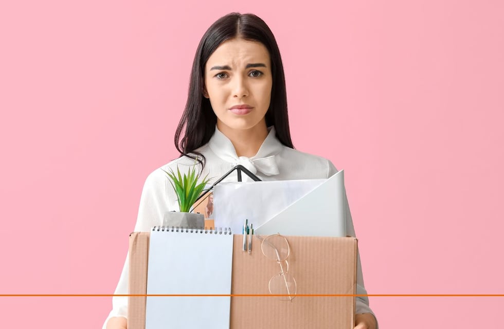 Grabaron el trend viral de “Escucho, pero no despido” en el trabajo… pero sí la despidieron