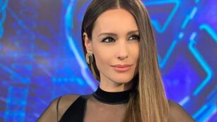 Pampita deslumbra en la televisión uruguaya con un look elegante y sensual
