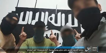 Estado Islámico difunde un video de su masacre en Moscú donde degüellan a un hombre herido.