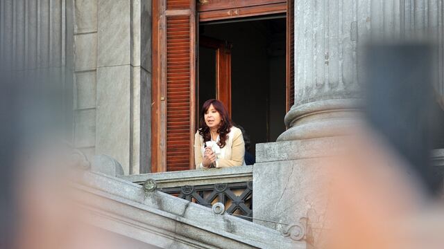 Cristina Kirchner criticó nuevamente a la fiscalía y pidió que "agarren la Constitución, que no muerde".