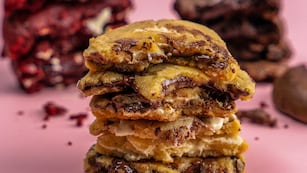 Cómo hacer Crumbl Cookies caseras: la receta para que te queden iguales a las virales