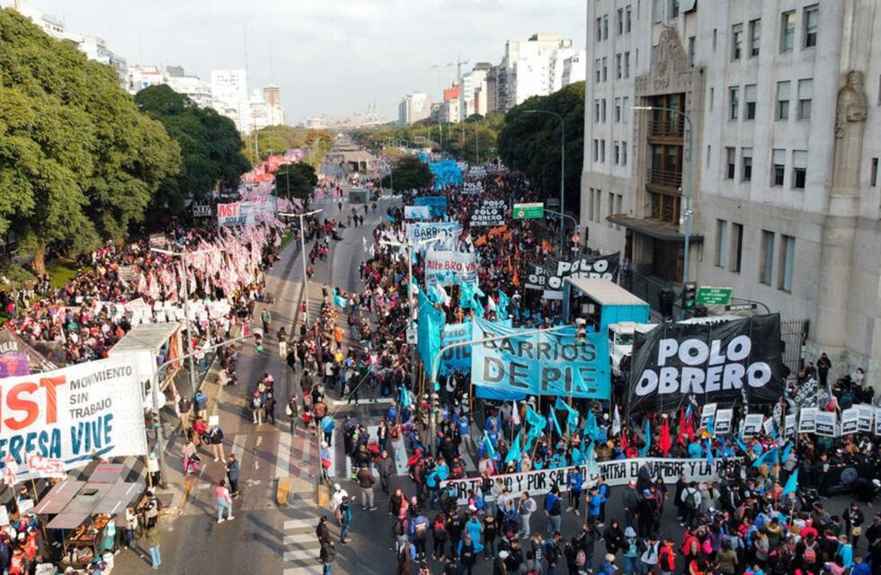 El Gobierno dará de baja más de 27 mil planes sociales por “incompatibilidades”