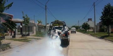 Fumigación contra el mosquito aedes aegipty. (Gentileza FM Comunica).