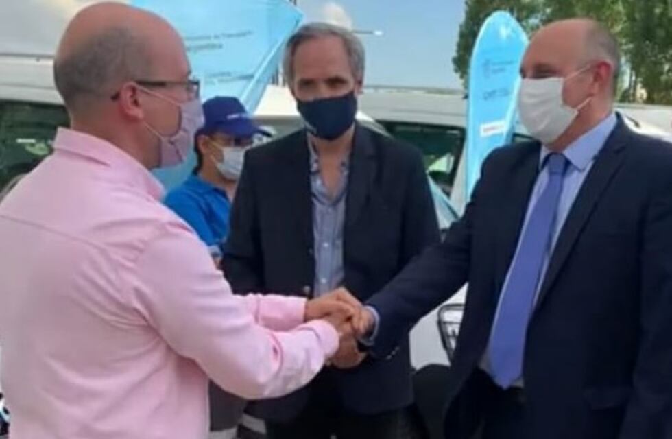 El Ministro de Transporte entregó un móvil 0km para el control Regional de la CNRT