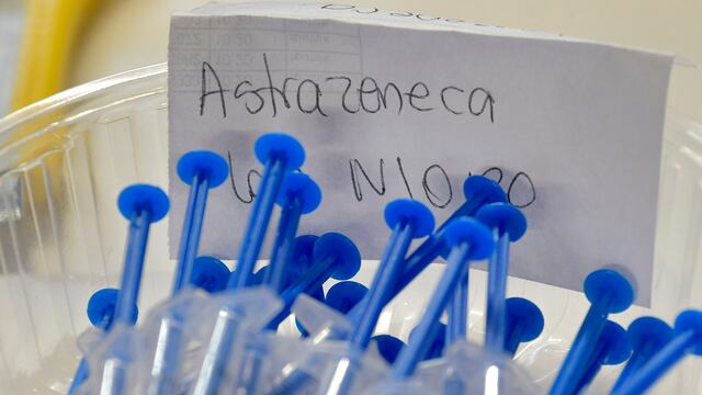 Continúan los menores de edad vacunándose en el Centro de Vacunación contra Covid 19, de Campaña en el Polimeni, en Las Heras.
Foto: Orlando Pelichotti