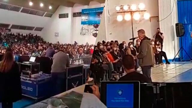 El polémico acto del intendente Martín Llaryora motivó los reclamos de quienes debieron participar.