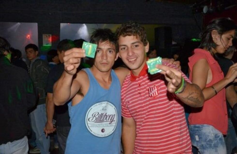 Proponen colocar tarros con preservativos en los boliches de San Juan