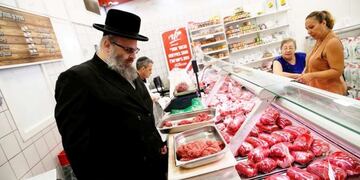 La carne Kosher es supervisada en toda la cadena de comercialización (Infobae)