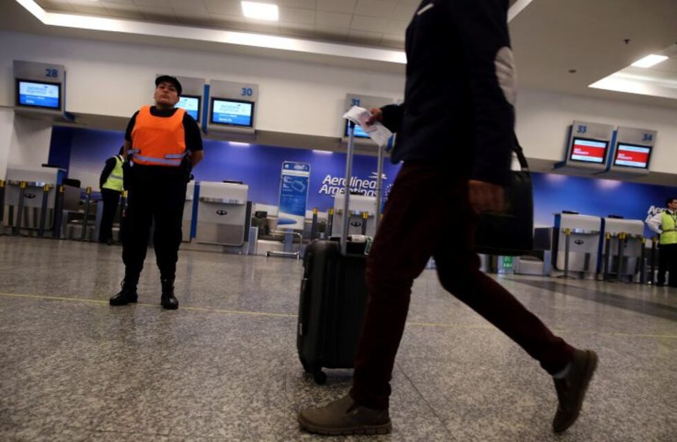 Tras el paro, hay 33 vuelos cancelados por Aerolíneas que afectan a más de 4 mil pasajeros