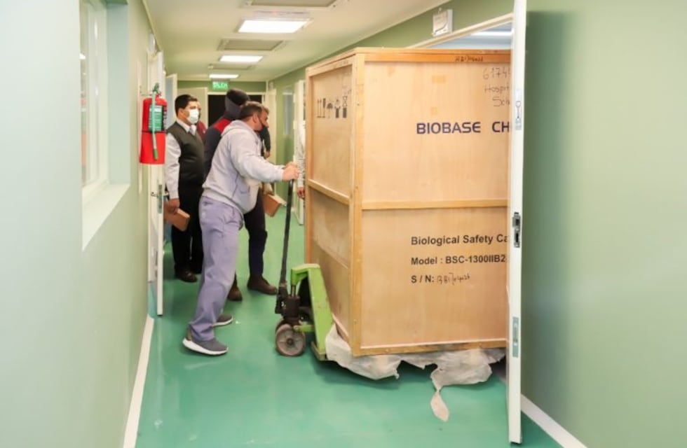 Comenzaron a instalar los equipos en el segundo laboratorio Covid en San Rafael