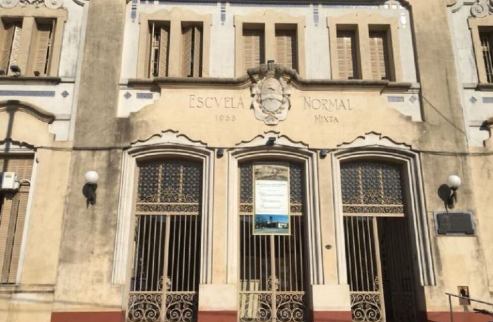 Suspendieron las clases en la Escuela Normal por el fallecimiento de un alumno