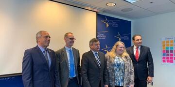 Valdés con los representantes de la NGA y sus pares de Chaco y Jujuy\u002E