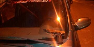 Discutían en plena calle de Neuquén con un arma en la mano