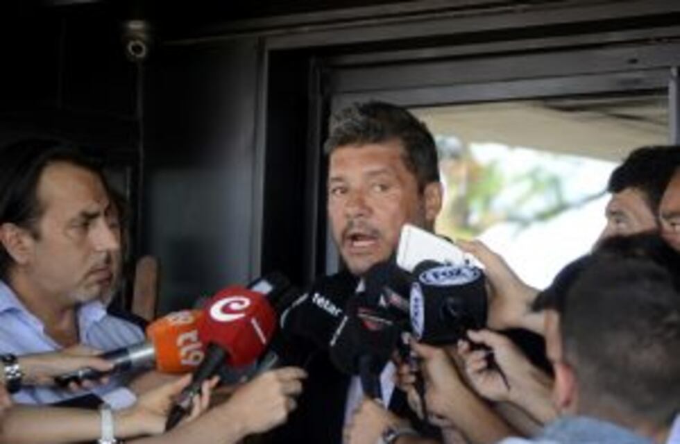 Un grupo de 27 clubes de primera quiere negociar con la TV privada y recién después con el Gobierno