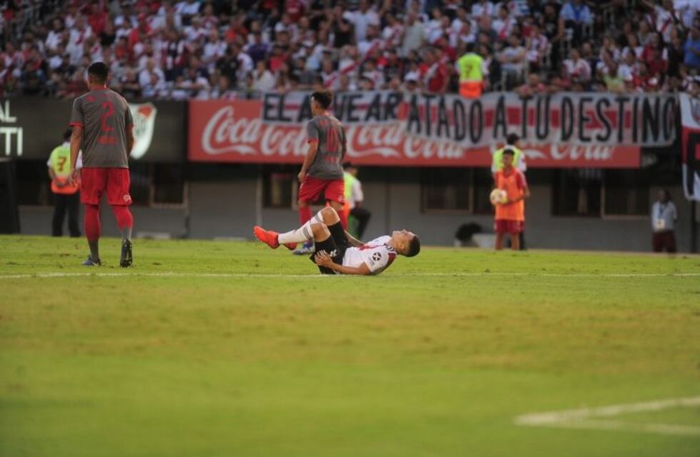 Tristeza en River: Juanfer Quintero se rompió los ligamentos de la rodilla