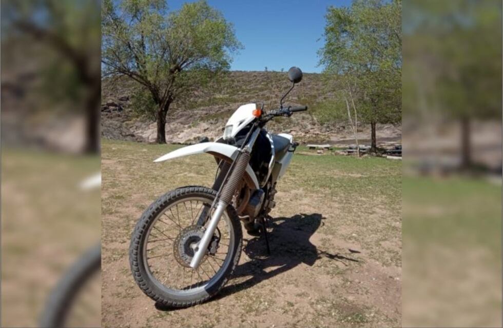 Roban una moto enduro en barrio Magdalena