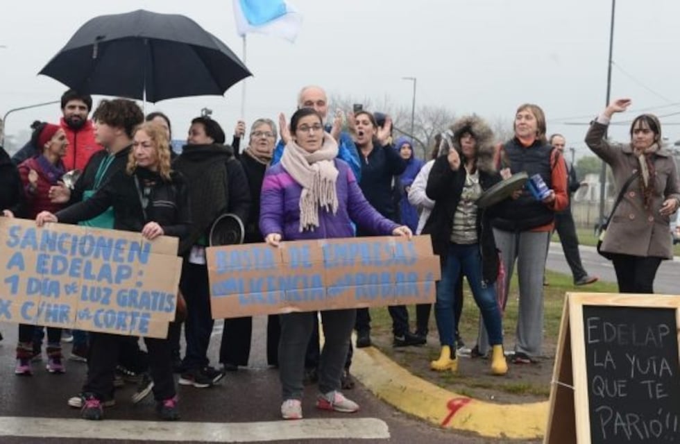 Masivo apagón en La Plata: 18 mil usuarios están sin luz desde el sábado