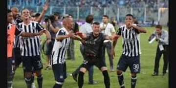 Talleres le acaba de ganar a Belgrano el último clásico oficial de esta década\u002E El Albiazul remontó muy de atrás en estos 10 años, y el Pirata cayó por un tobogán\u002E