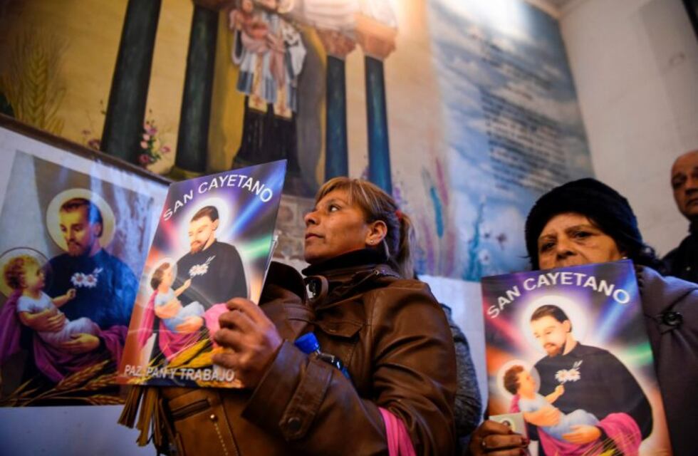 Miles de fieles se congregaron en San Cayetano