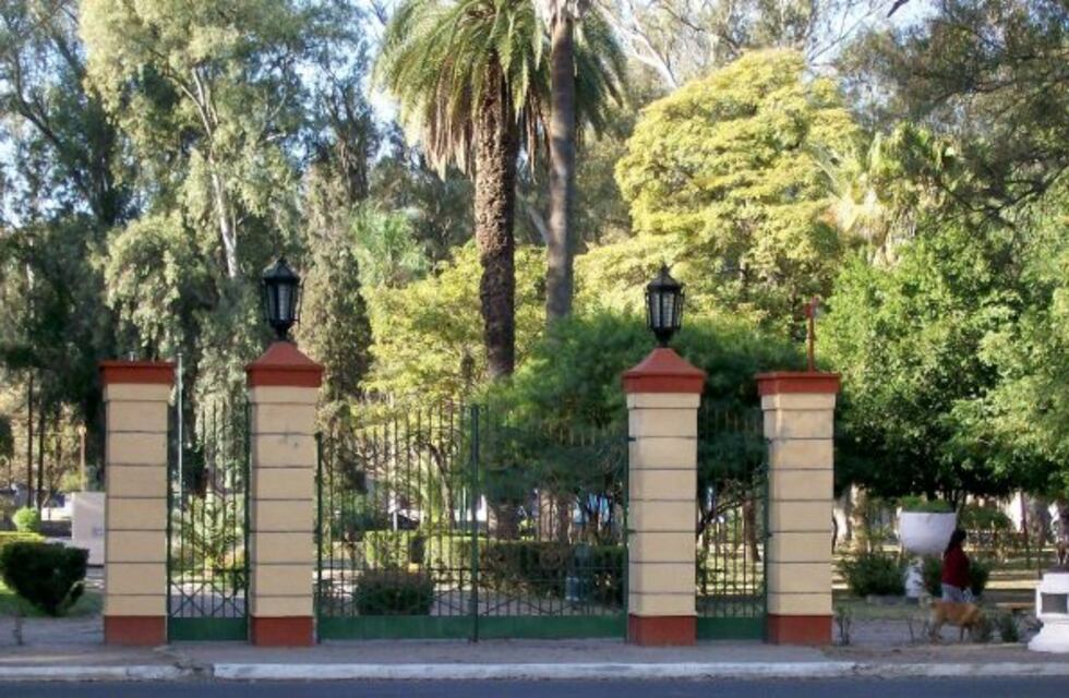 Una mujer resultó herida tras un vuelco en Parque Aguirre