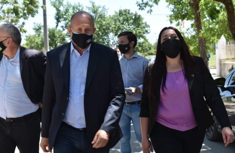 Frontera: Omar Perotti entregó móviles policiales