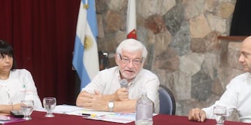 Dr\u002E Ernesto Jakob, Médico Especialista en Infectología\u002E (Foto: Munciipal)\u002E