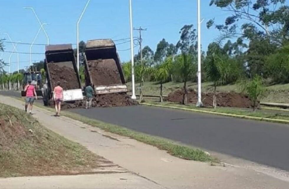 Chajari cerró ingresos con montañas de tierra