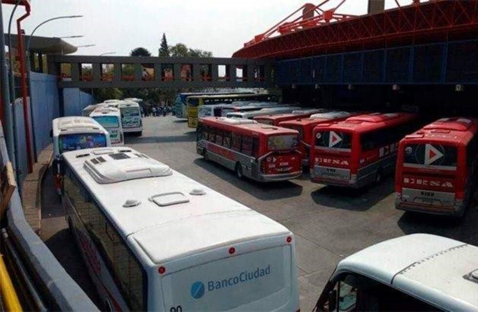 El paro de interurbanos cumple una semana y se extiende