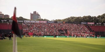 Hinchas de Independiente visitaron la cancha de Newell's en la fecha 25 de la Superliga 2017/2018\u002E (Prensa Independiente)