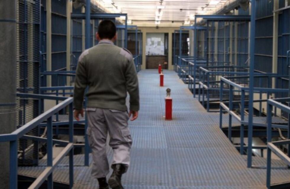 Condenan a dos hombres que ayudaron a un preso a escaparse del Penal de Viedma