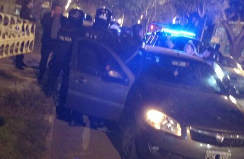 Le secuestraron dos bombas molotov al hijastro del policía asesinado en Santa Fe