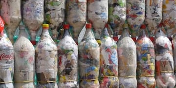 Ecobotellas: una alternativa para aprovechar los residuos (Web)\u002E