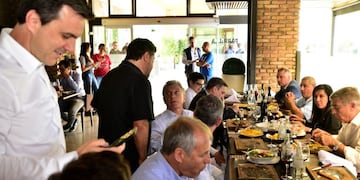 Macri con Caruso Lombardi en la parrilla del Dino\u002E