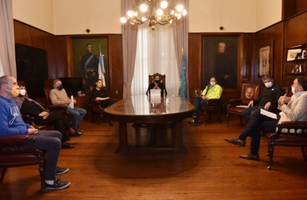 "Es fundamental tomar conciencia sobre la responsabilidad individual", dijo Garro tras reunirse con infectólogos