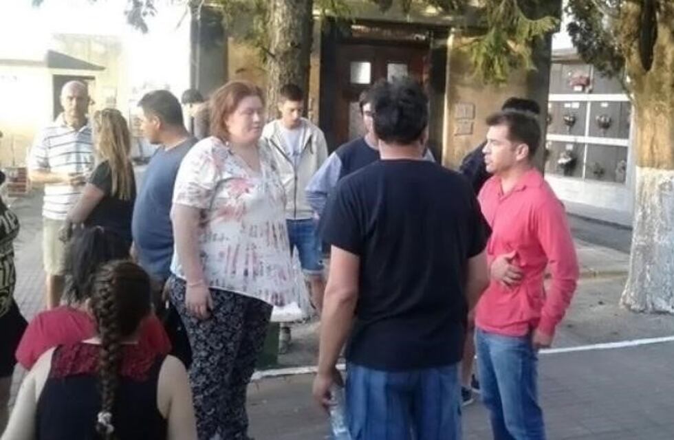 Fueron a llevarle flores a su bebé y descubrieron que habían robado el cuerpo